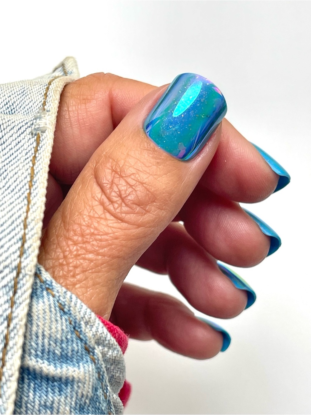 The Pop Nail Dashes by Red Aspen — Hologram Iridescent Blue Press-On Nails - Picture 4 of 4